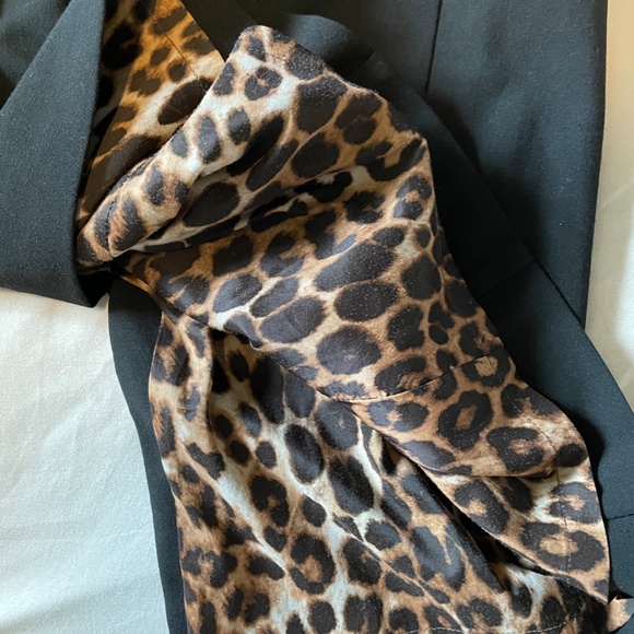 Black Pencil Skirt with Cheetah Print Lining - Women's Size 0 - Picture 4 of 7